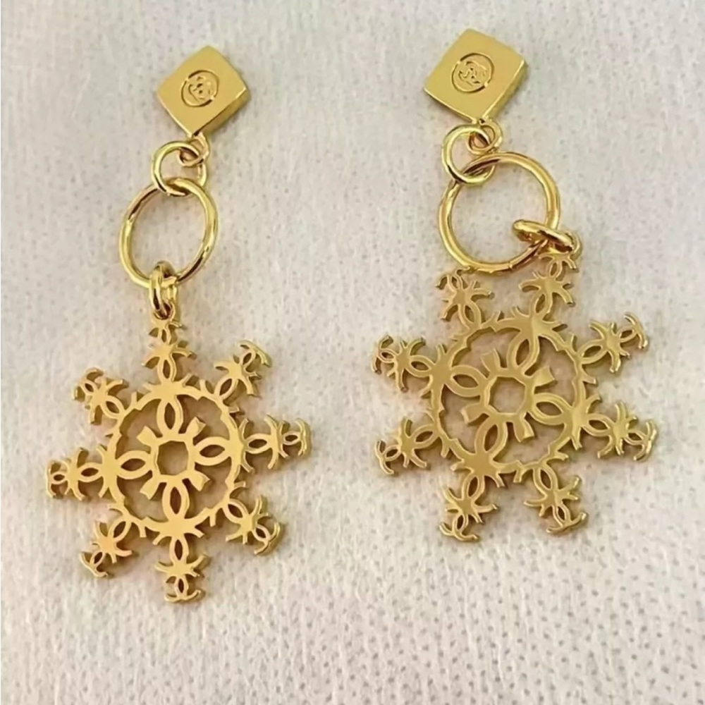 CHANEL Gold charm with Intricate Design and Textured Studs
